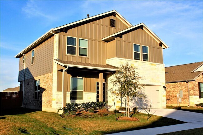 Building Photo - 113 Peruvian Ln