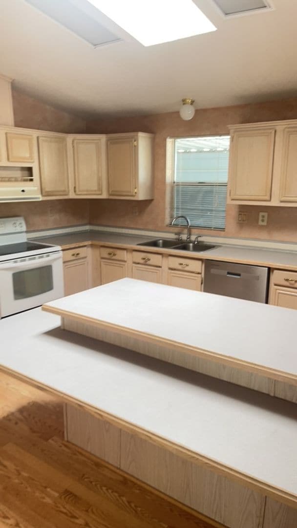 Building Photo - Beautiful 2 Bedroom 2 Bathroom home in Mescal Az. Large front porch and attached carport
