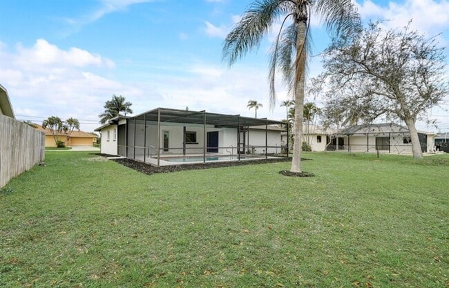 Building Photo - 2214 SE 13th St