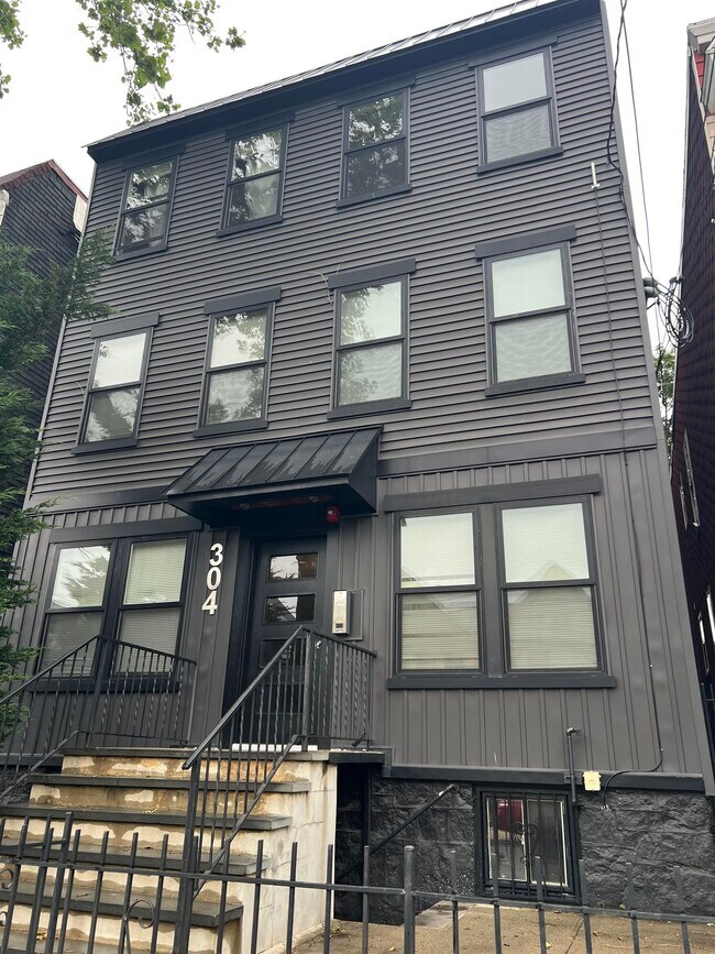 Building Photo - 304 Ege Ave