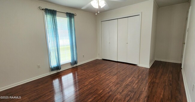 Building Photo - 245 Orangewood Dr