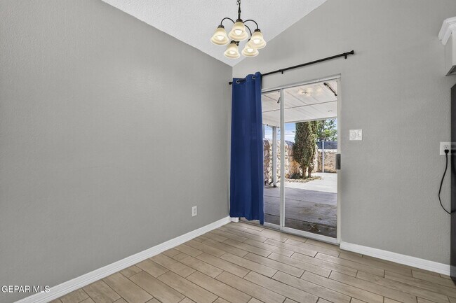 Building Photo - 9128 Bur Oak Cir