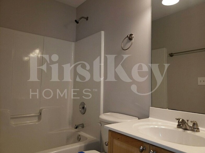 Building Photo - 6632 Courtland St