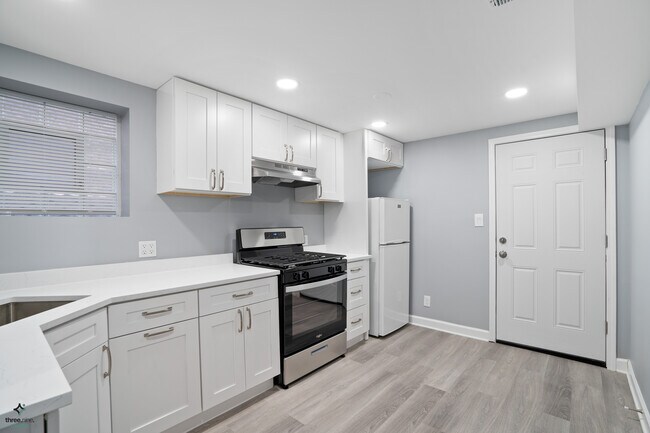 Building Photo - 5329 N Central Ave