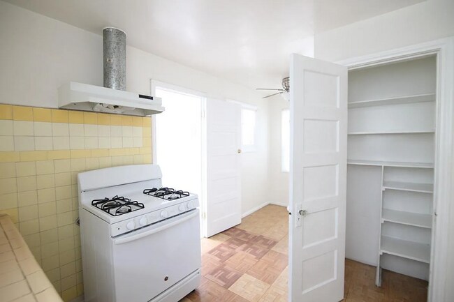 Building Photo - 4625 Kingswell Ave