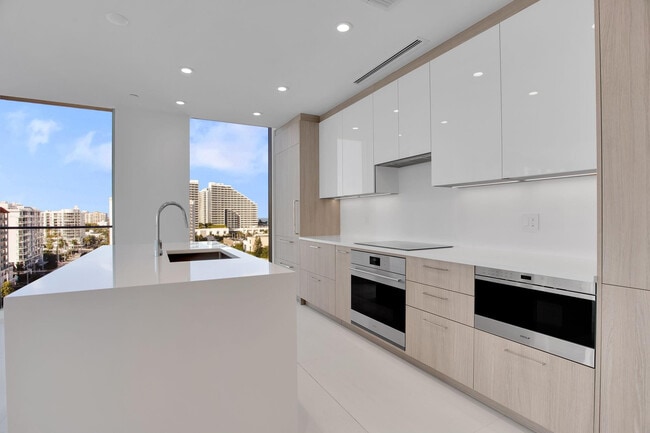 Building Photo - 153 N Seabreeze Blvd