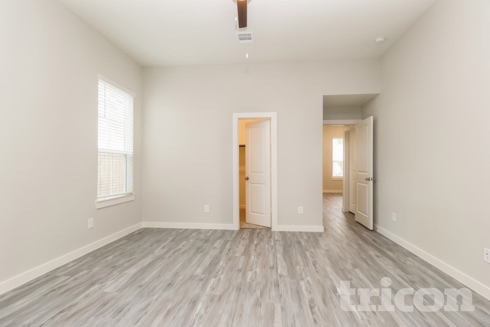 Building Photo - 9835 Willow Creek Commerce Dr