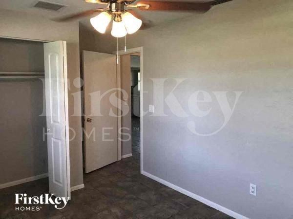 Building Photo - 8185 Kings Bay Blvd