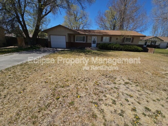 Building Photo - 208 Maple Dr