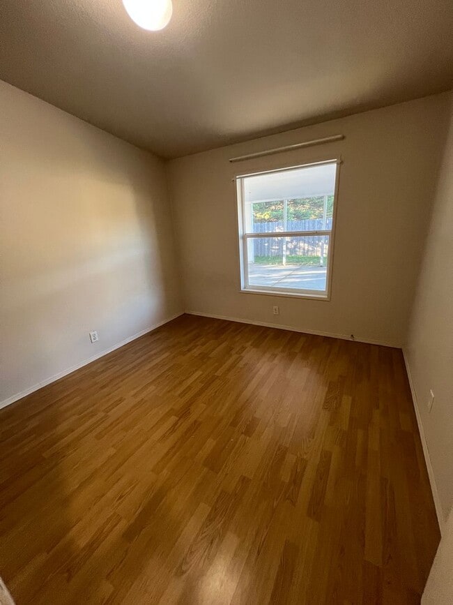 Building Photo - Beautiful 3 bedroom 2 bath home with a large carport in Bandon, OR.