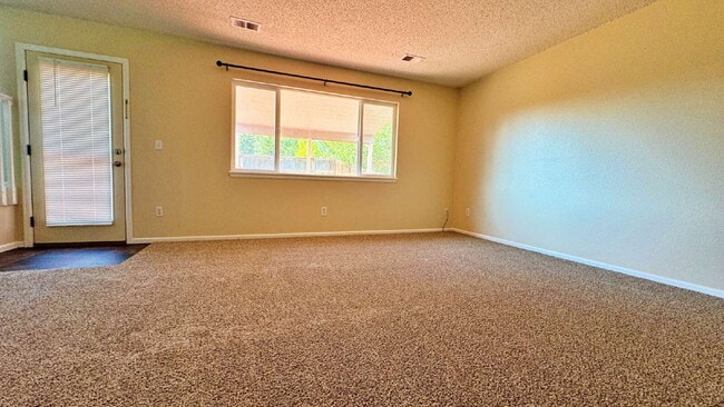 Building Photo - Fantastic Updated 3 Bed 3 Bath in Cherry Creek Schools Great Backyard 2 Car Garage