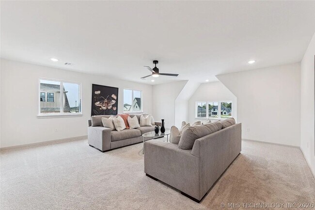 Building Photo - 5 Bed | 5 Bath House