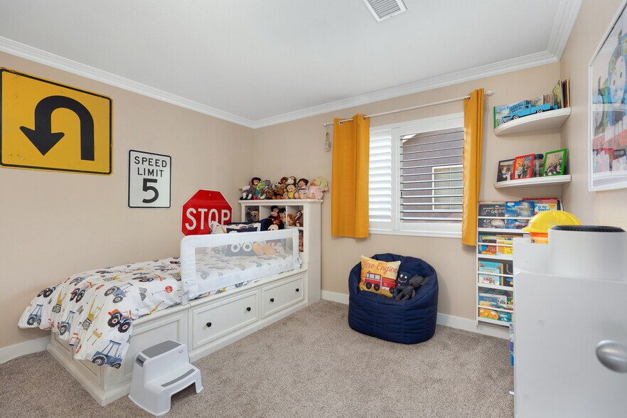 Building Photo - 2 Piccadilly Ct