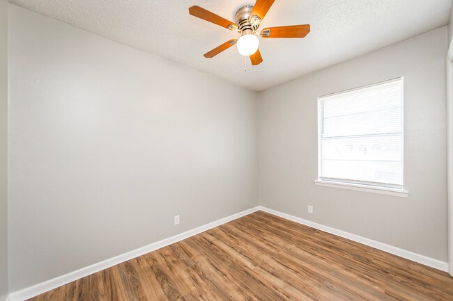 Building Photo - 2 Bedroom Apt. in Prime Location - Newly R...