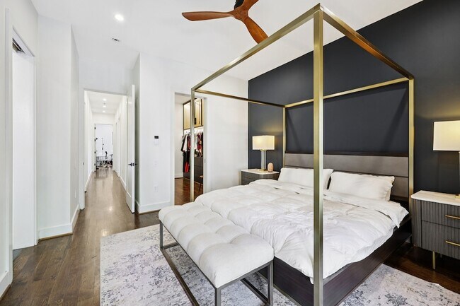 Building Photo - 8635 San Leandro Dr