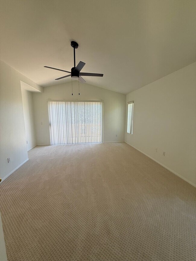 Building Photo - 3 bed, 2 1/2 bath home in gated Wood Ranch...