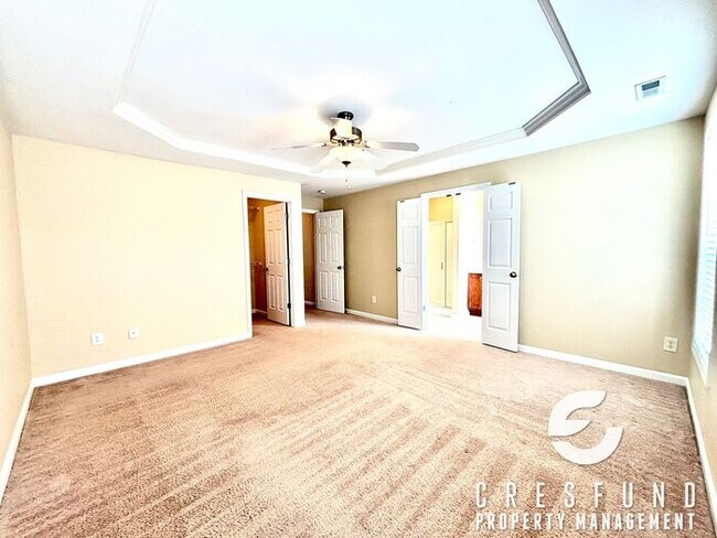 Building Photo - NEW PAINT AND LVP FLOORING! BEAUTIFUL 3 BE...
