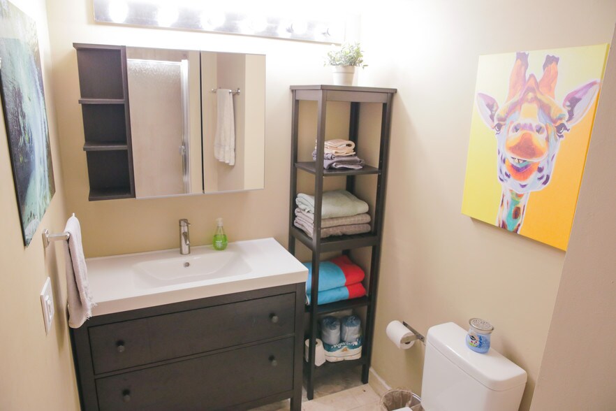 Building Photo - 1717 N Bayshore Dr