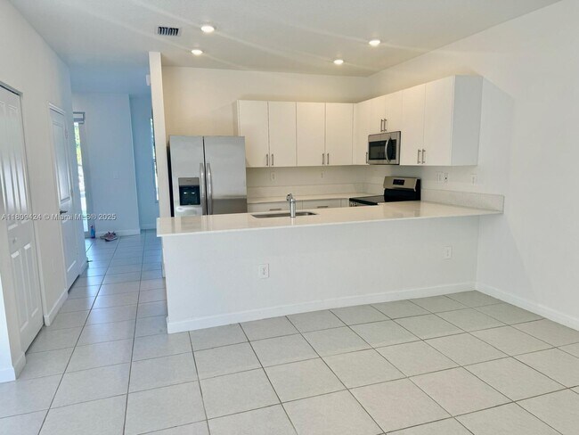 Building Photo - 26459 SW 149th Ave