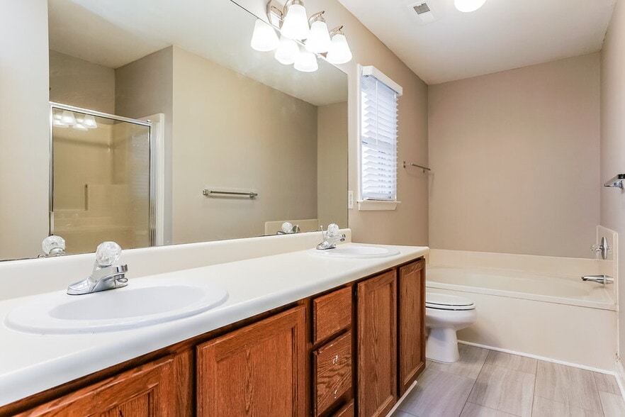 Building Photo - 4400 Birmingham Way