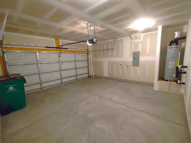 Building Photo - Beautiful Home located in the Starmount Co...