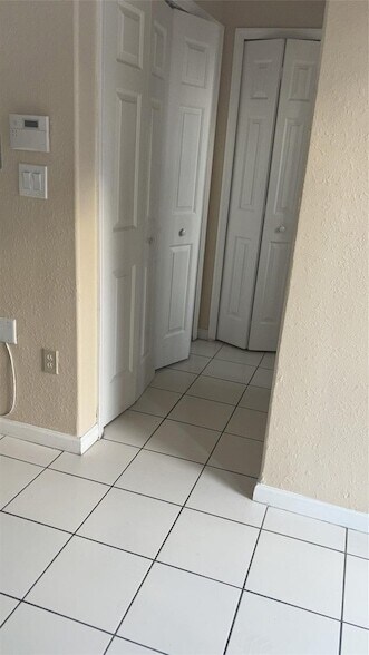 Building Photo - 2903 SE 17th Ave