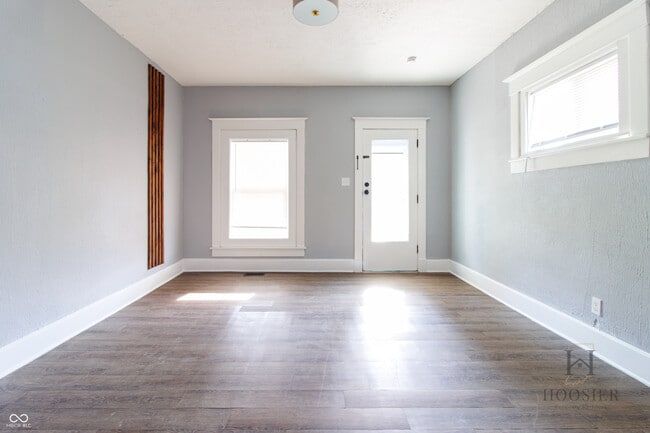 Building Photo - 614 N Temple Ave