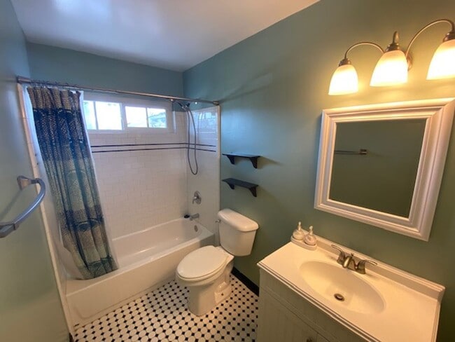 Building Photo - 3 Bedroom Single Family Home in Whittier