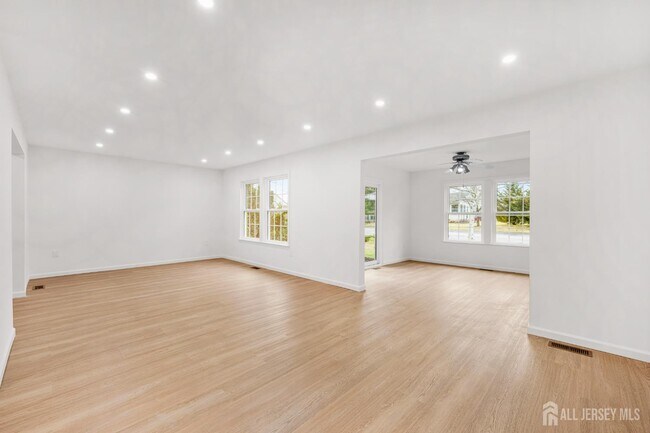 Building Photo - 29A Hillsborough Dr