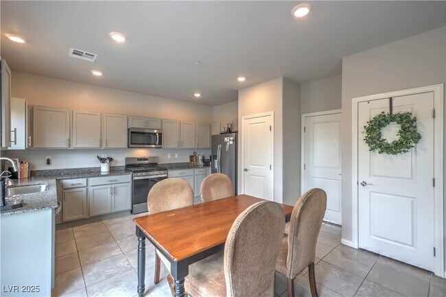 Building Photo - 9074 Meadows Ln