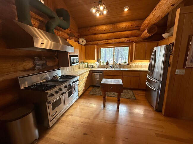 Building Photo - 55303 Velvet Ct