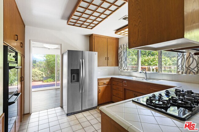 Building Photo - 3582 Verdugo Vista Terrace