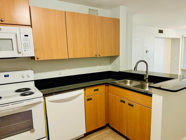 Building Photo - 1760 Palm Cove Blvd