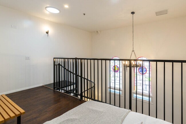 Building Photo - 900 N Hoover St