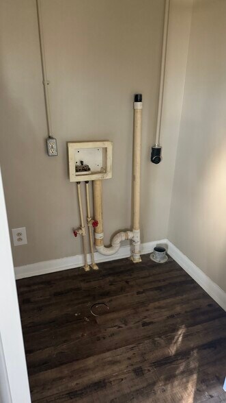 Laundry Space - 255 16th Street Pl SE