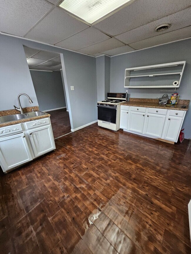 Primary Photo - Upper 3 bedroom unit