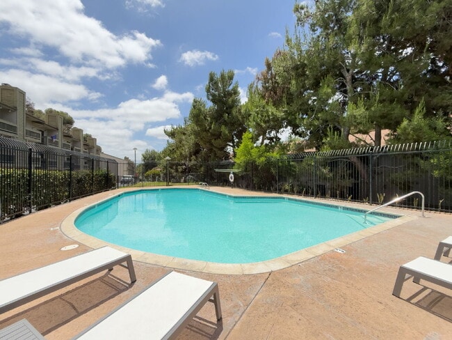 Building Photo - Welcome to your serene 3 BR 2.5 BA Townhome in College Park, San Diego!