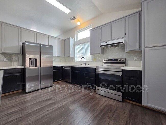 Building Photo - 2234 Wall St