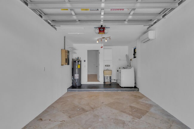 Building Photo - 2119 N 14th Terrace