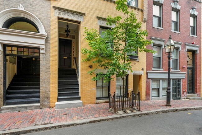 Building Photo - 102 Myrtle St