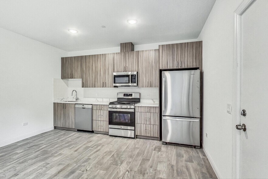 Building Photo - 6135 S Kimbark Ave