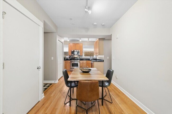 Building Photo - 2541 Prairie Ave