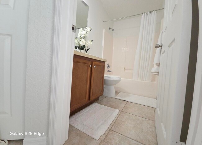 Building Photo - 1061 SW Charcoal Ave