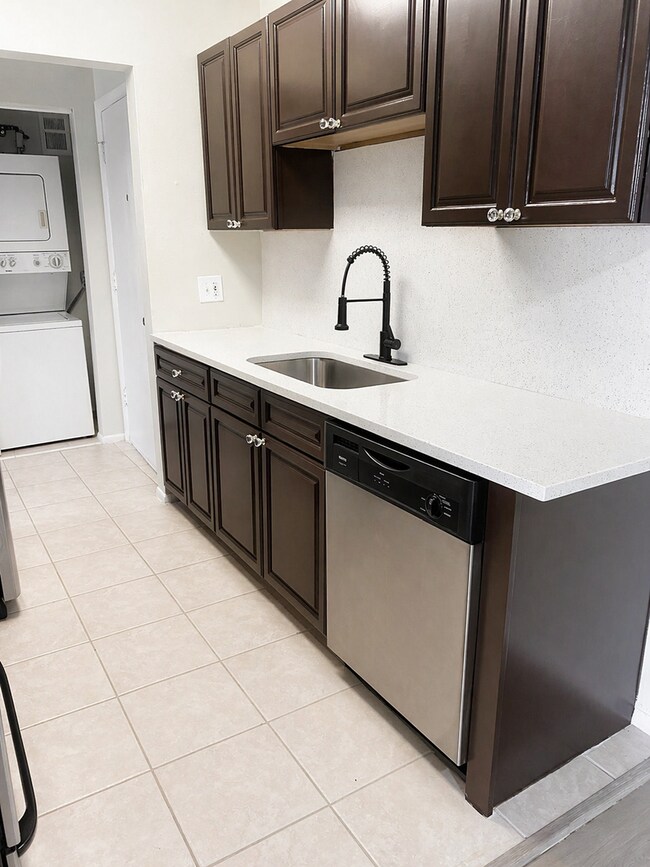 Building Photo - SPACIOUS 2BR CONDO | MOVE-IN READY | LIMITED AVAILABILITY