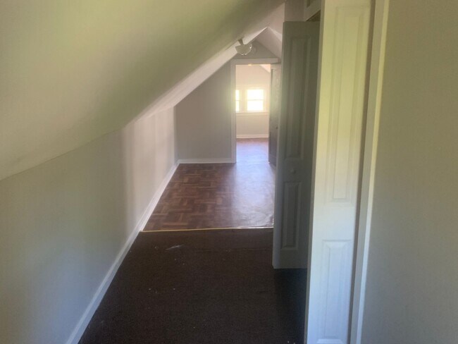 Building Photo - Charming 3-bedroom Section 8 Accepted!