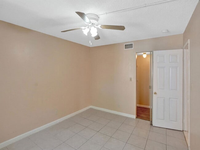 Building Photo - 3000 Riverside Dr