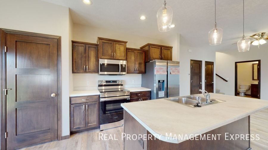 Building Photo - 9623 W Broek Dr