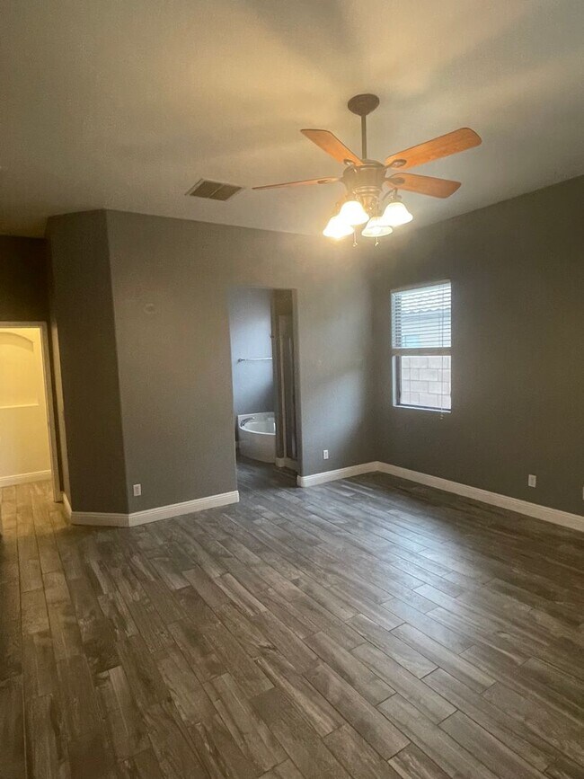 Building Photo - Southwest Beauty