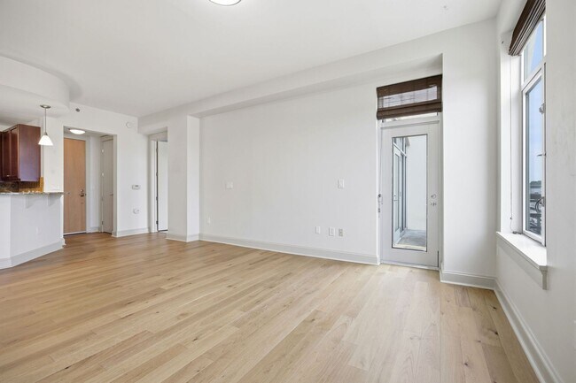 Building Photo - 618 N Boylan Ave