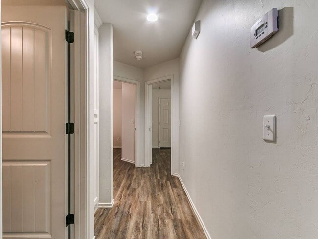 Building Photo - Modern 3BR/2BA Duplex | All Utilities Included | Downtown Edmond